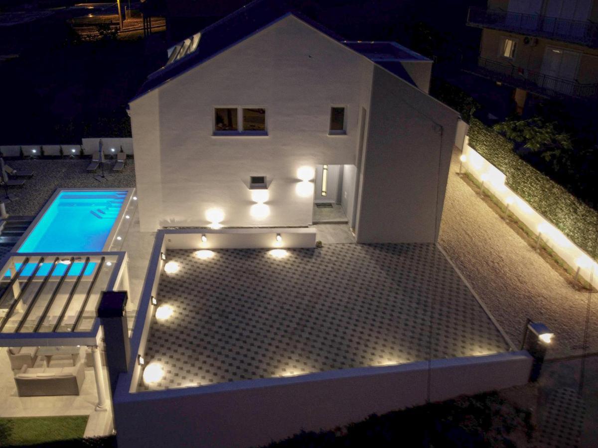 Villa Angelus With Heated Pool Kucine ภายนอก รูปภาพ