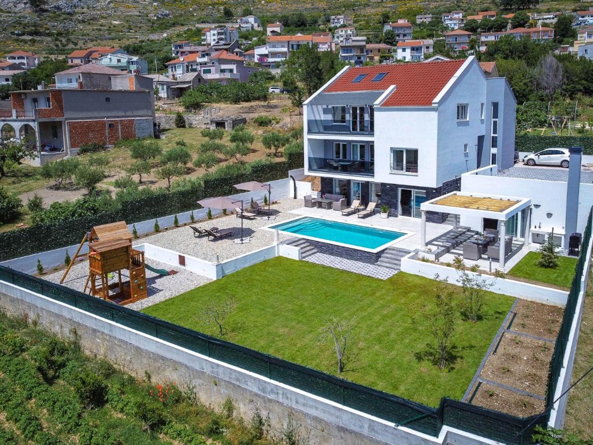 Villa Angelus With Heated Pool Kucine ภายนอก รูปภาพ